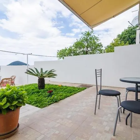 Lena & Lara - One-bedroom With Terrace And Sea View Apartman