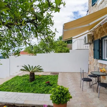Lena & Lara - One-bedroom With Terrace And Sea View Apartman *