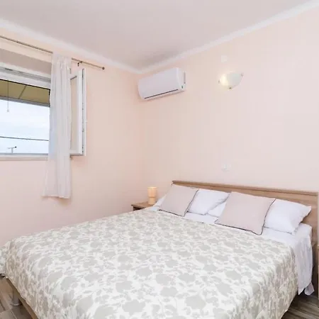 Lena & Lara - One-bedroom With Terrace And Sea View Apartmán Dubrovník