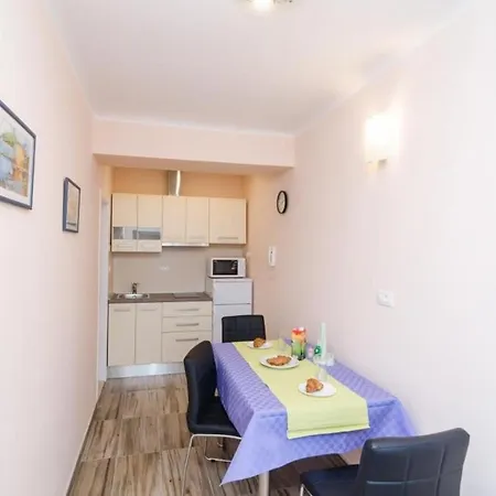 Lena & Lara - One-bedroom With Terrace And Sea View * Dubrovník