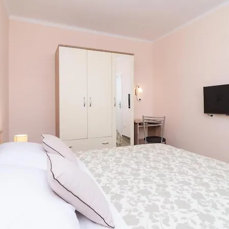 Lena & Lara - One-bedroom With Terrace And Sea View Apartment