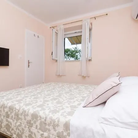 Lena & Lara - One-bedroom With Terrace And Sea View Apartment Dubrovnik