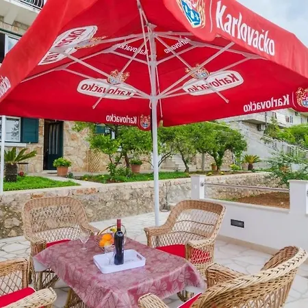 Lena & Lara - One-bedroom With Terrace And Sea View Ντουμπρόβνικ